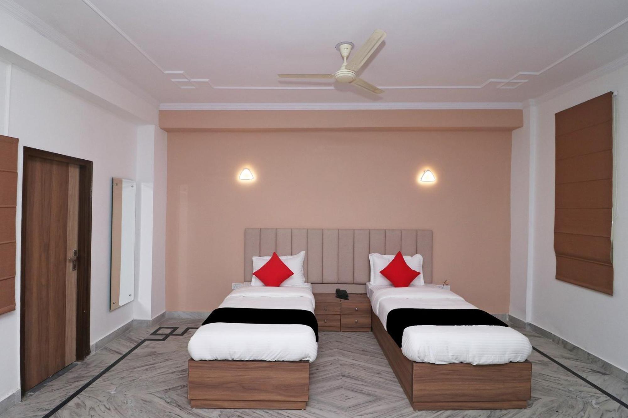 Super Capital O Esscon House Near Payal Cinema Ξενοδοχείο Γκουργκάον Εξωτερικό φωτογραφία
