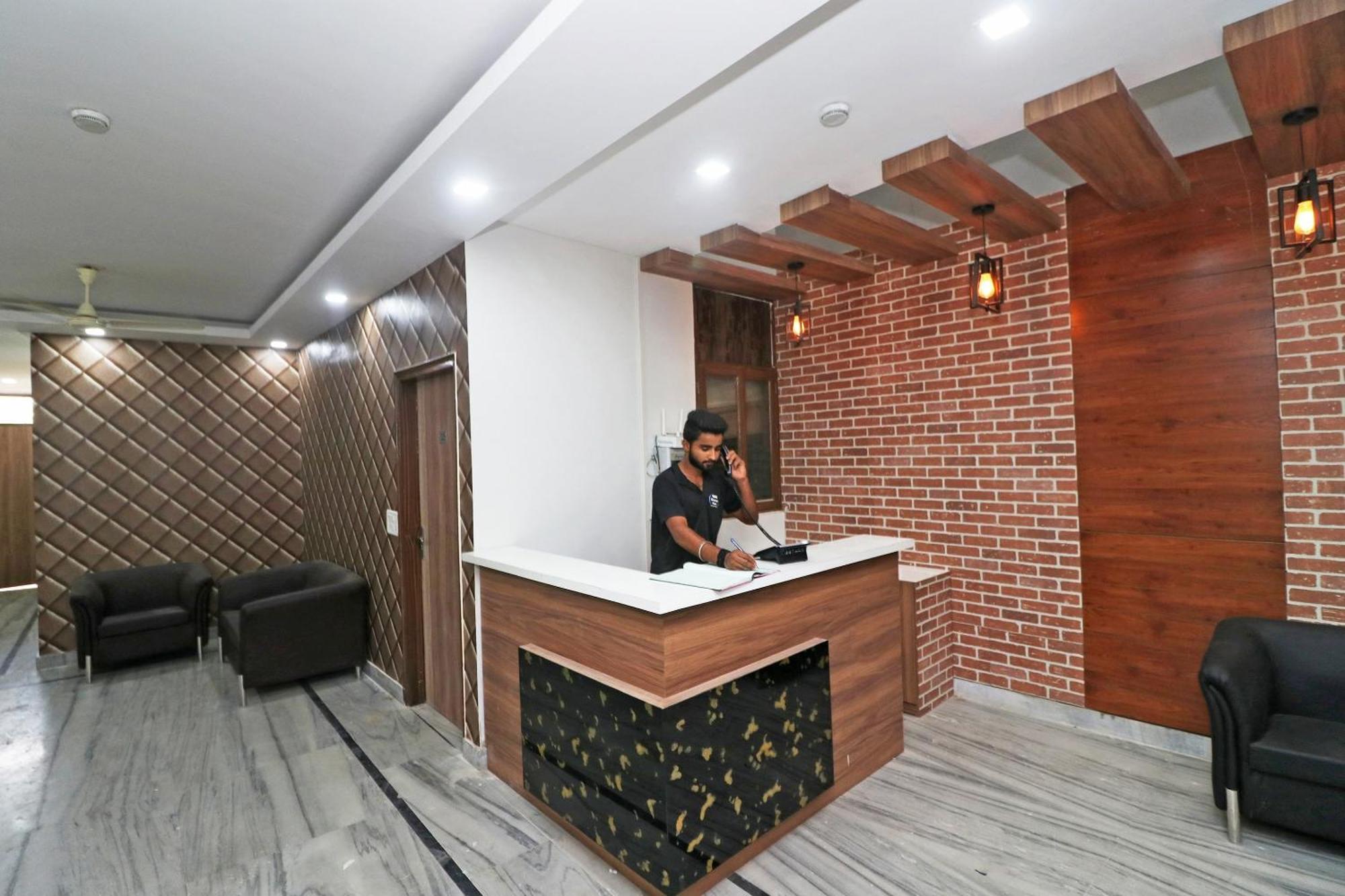 Super Capital O Esscon House Near Payal Cinema Ξενοδοχείο Γκουργκάον Εξωτερικό φωτογραφία