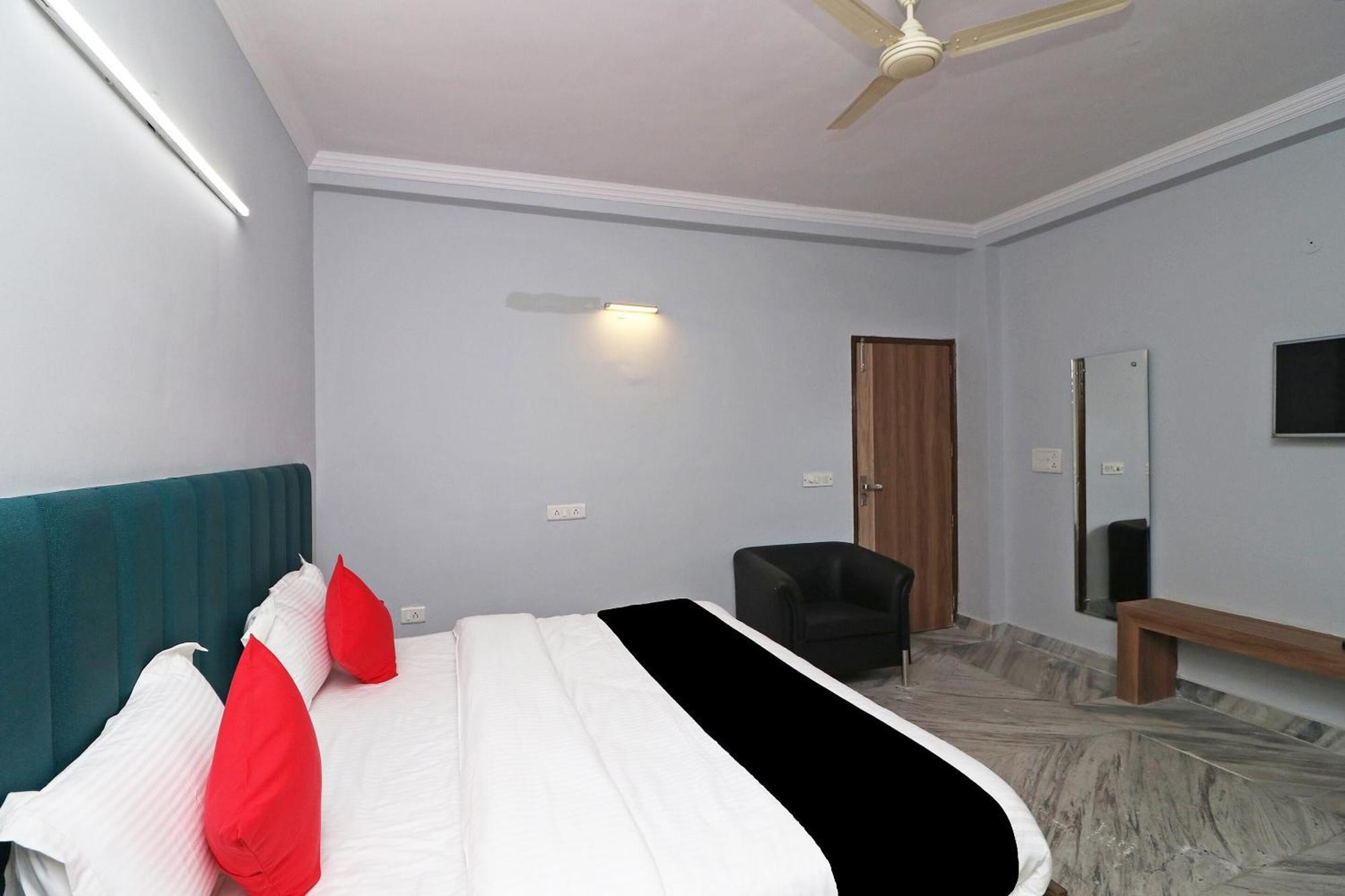 Super Capital O Esscon House Near Payal Cinema Ξενοδοχείο Γκουργκάον Εξωτερικό φωτογραφία