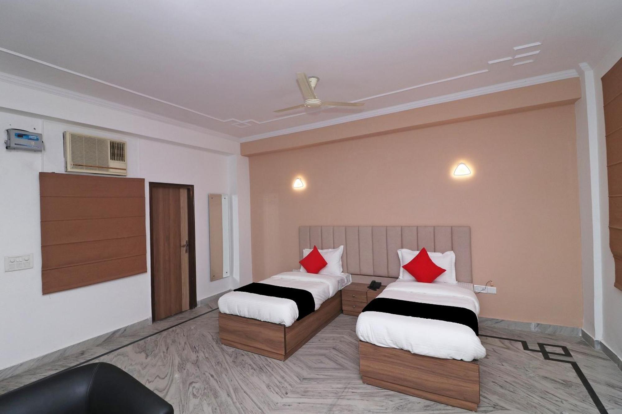 Super Capital O Esscon House Near Payal Cinema Ξενοδοχείο Γκουργκάον Εξωτερικό φωτογραφία
